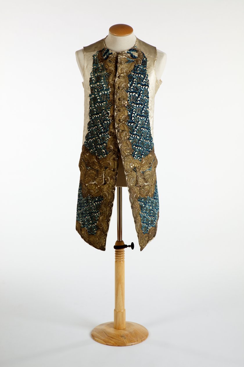 صدرية مزينة بخيوط معدنية ذهبية وشنيل أزرق وترتر ، c.1750-70 (حرير) بواسطة المدرسة الأوروبية