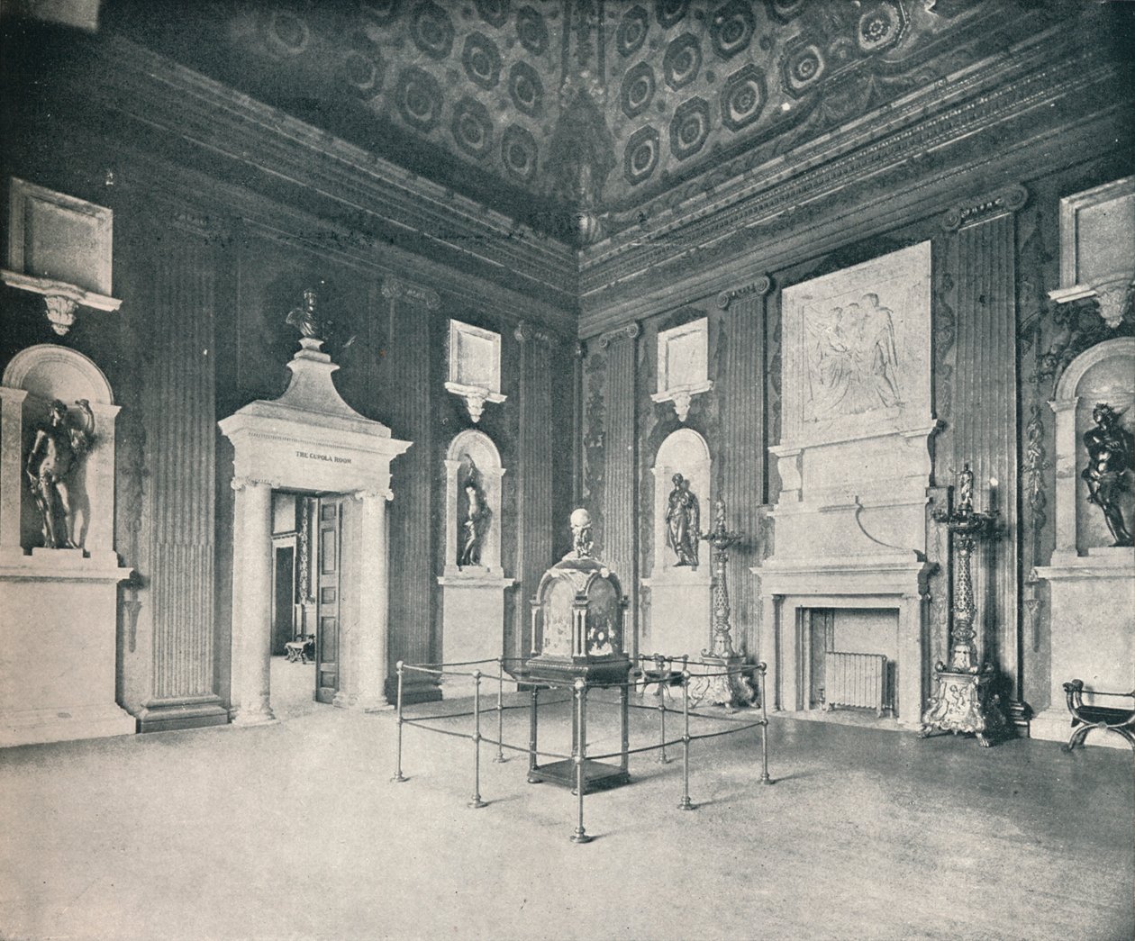 The Cupola أو Cube Room في Kensington Palace ، c1899 ، 1901 بواسطة أير وسبوتيسوود
