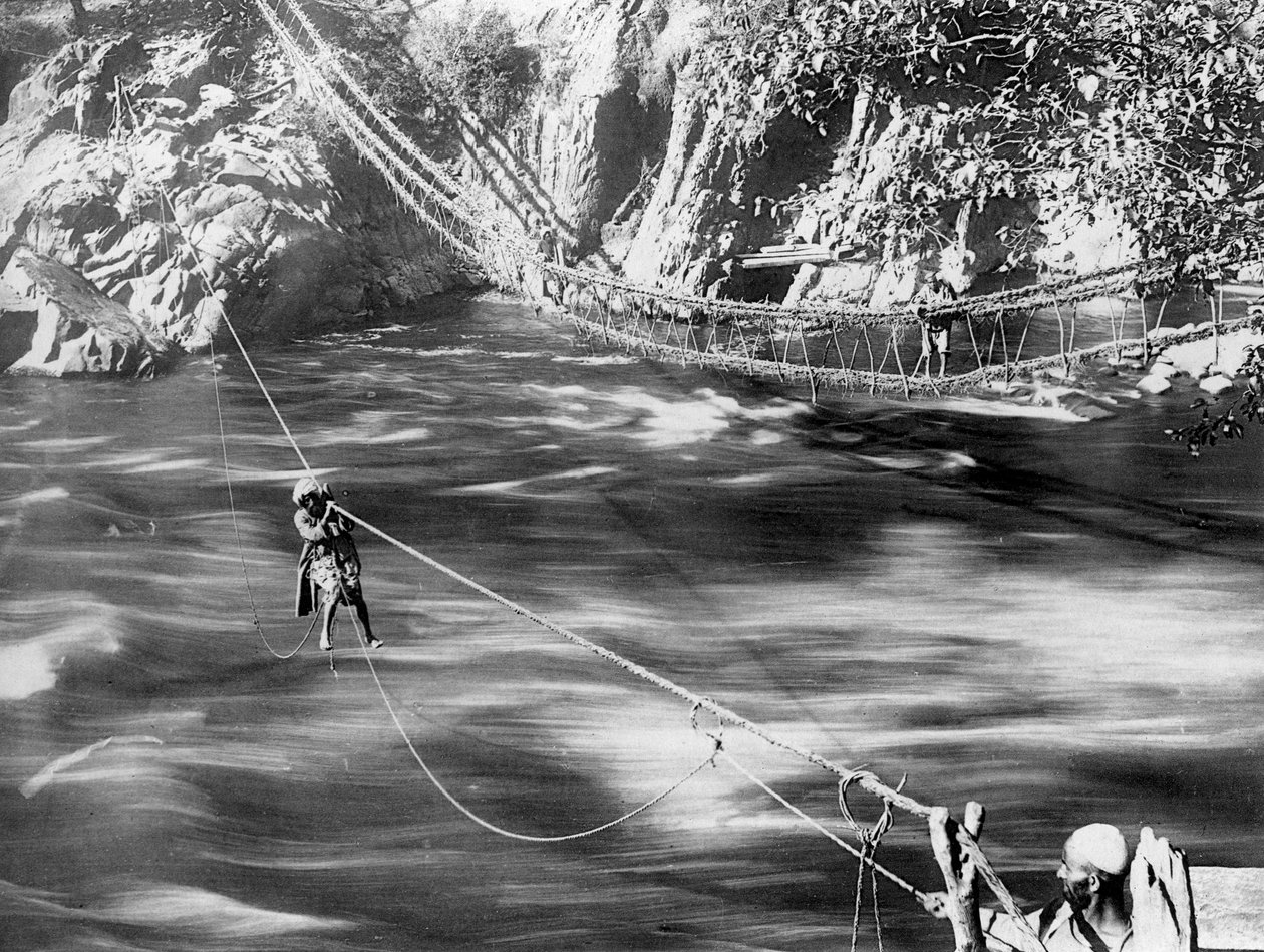 جسر الحبل ، وادي جيلوم ، كشمير ، الهند ، c1900. بواسطة F. Bremner
