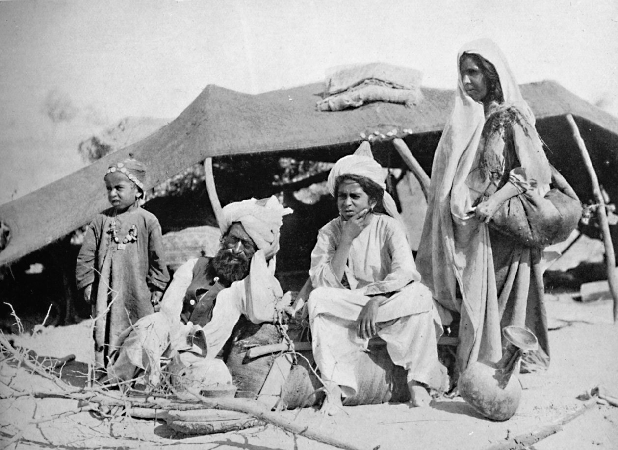 ثلاثة أجيال من البدو الرحل ، شرق بلوشستان ، 1902 بواسطة F. Bremner