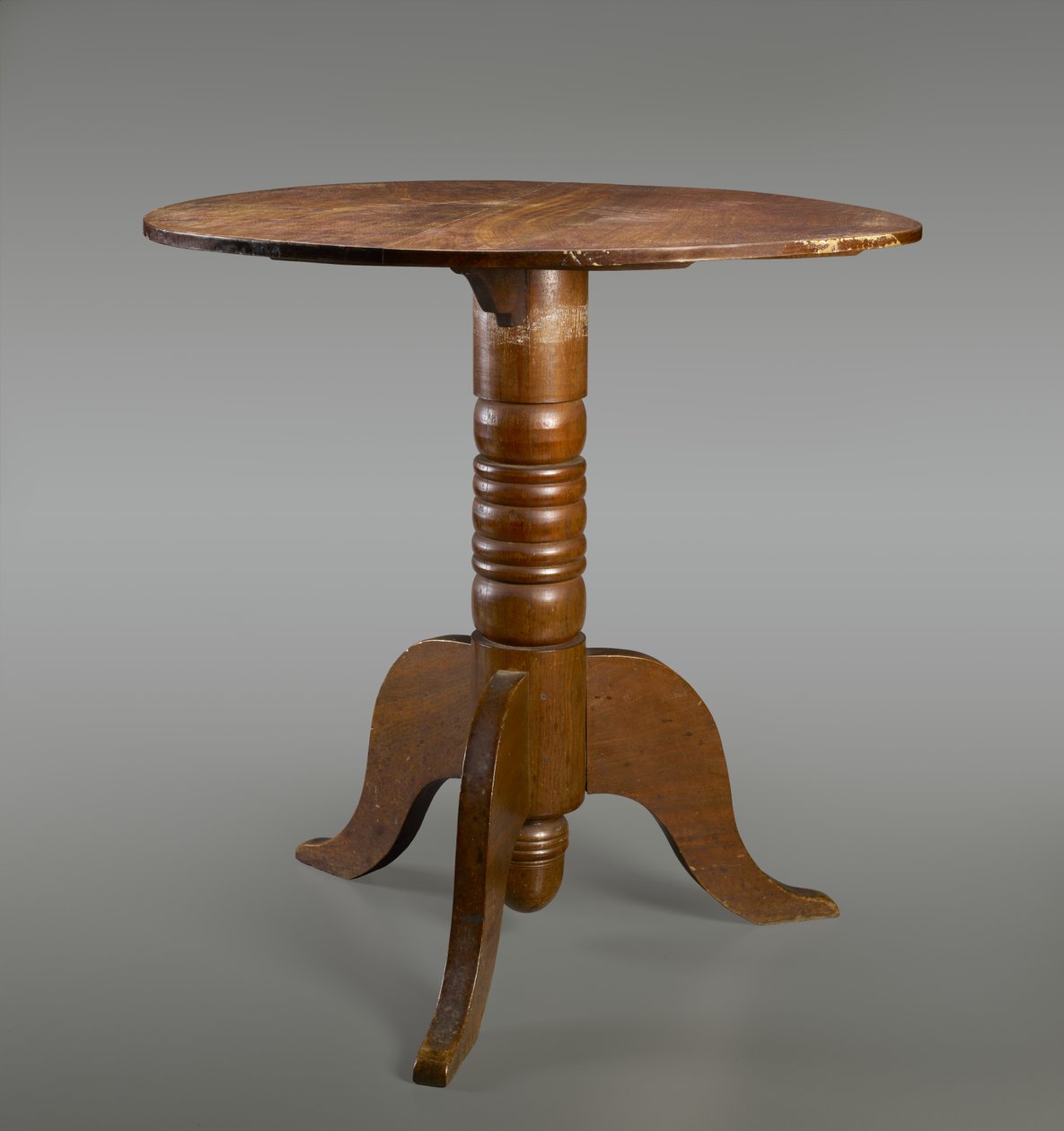 طاولة المركز ، ج. 1870-1890 (صنوبر) بواسطة F. Marellea