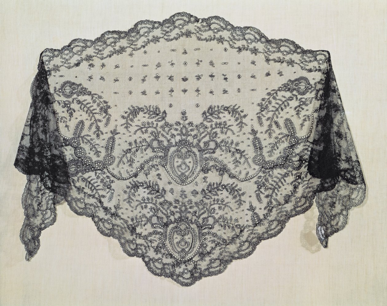 شال ، ورشة Puy ، c.1850 (الدانتيل) بواسطة فالكون