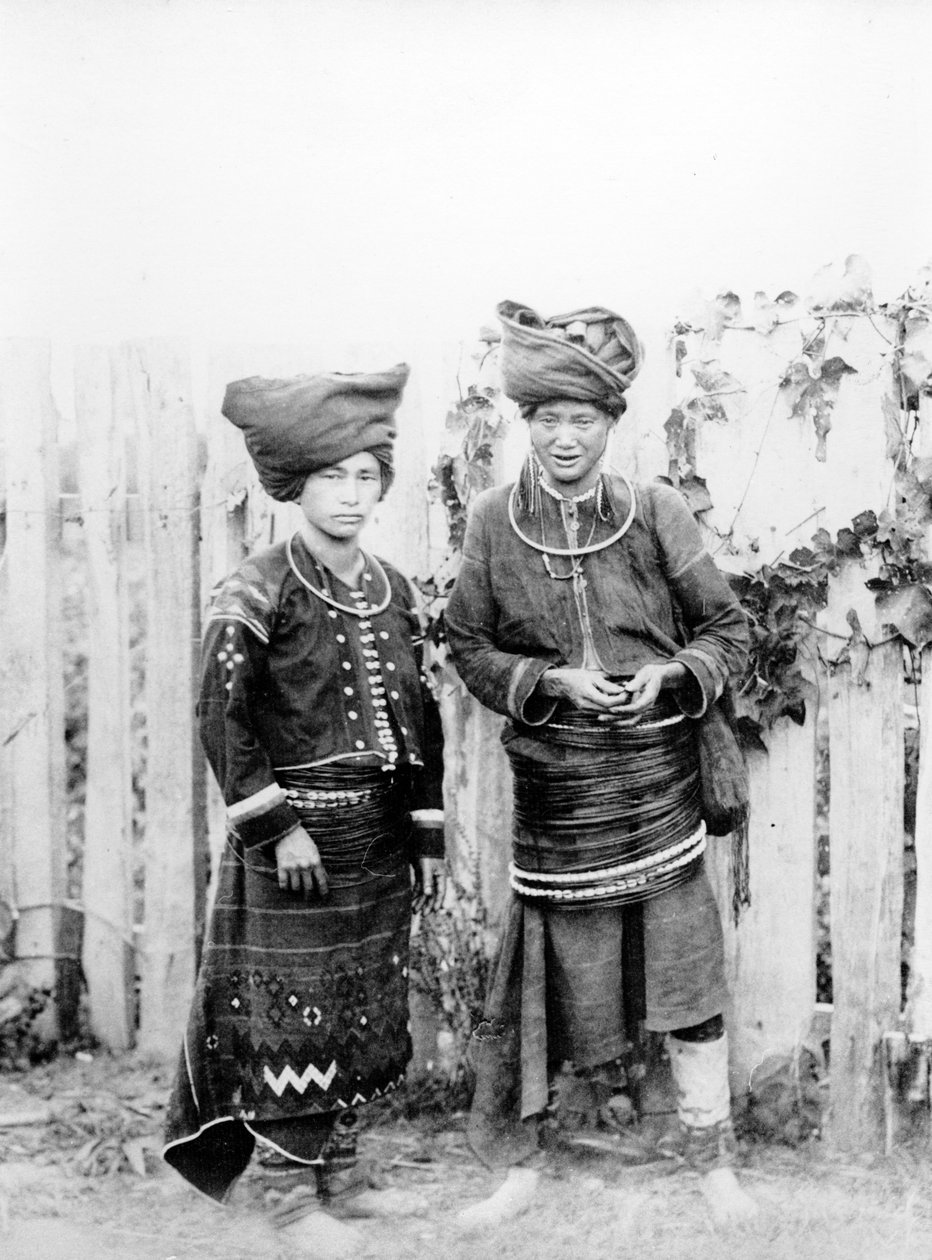 نساء كاشين ، ج 1870 بواسطة فيليس بيتو