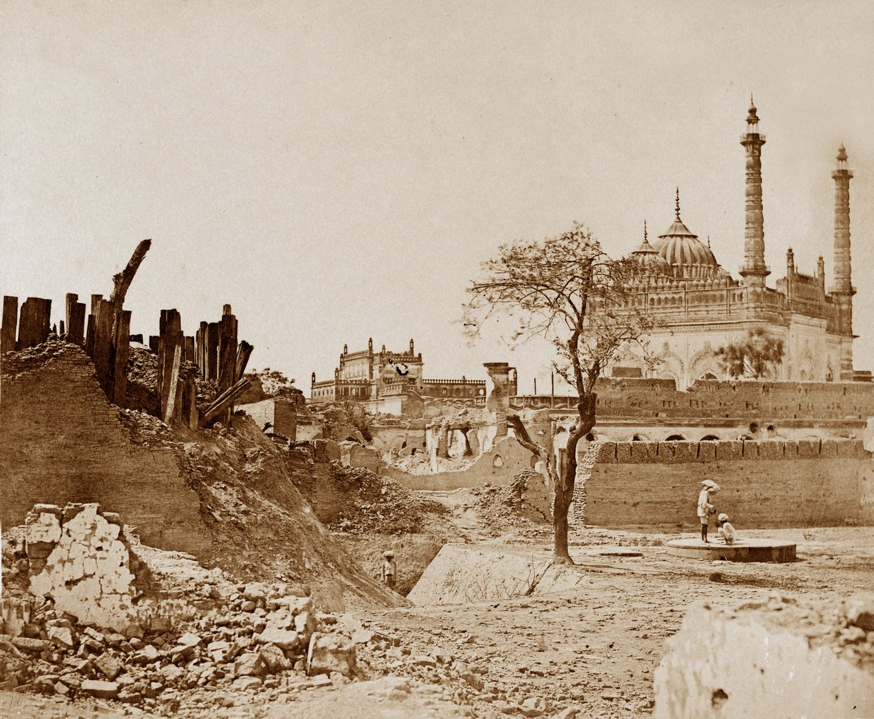 البطارية بالقرب من Begum Kotee ، لكناو بواسطة فيليس بيتو