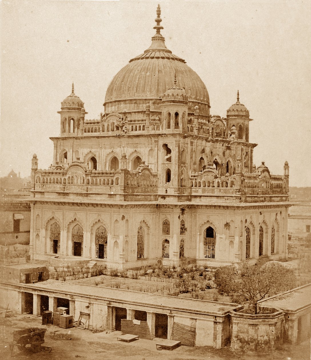 مقبرة سعدات علي في قصر قيصرباغ ، لكناو ، 1858 بواسطة فيليس بيتو