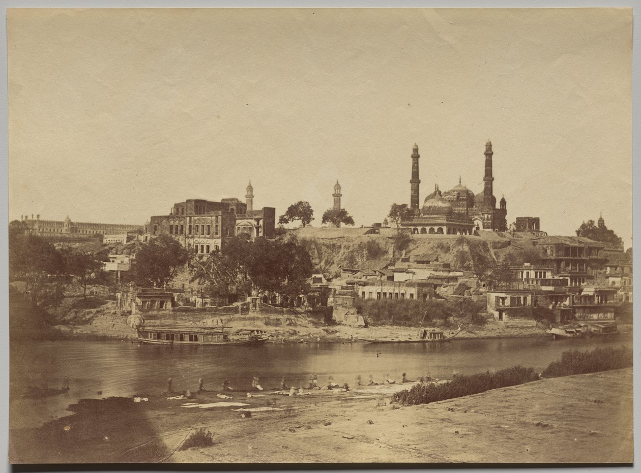 قلعة Muchee Bhawan ونهر Gomti مأخوذة من الجسر الحجري بواسطة فيليس أ. بيتو