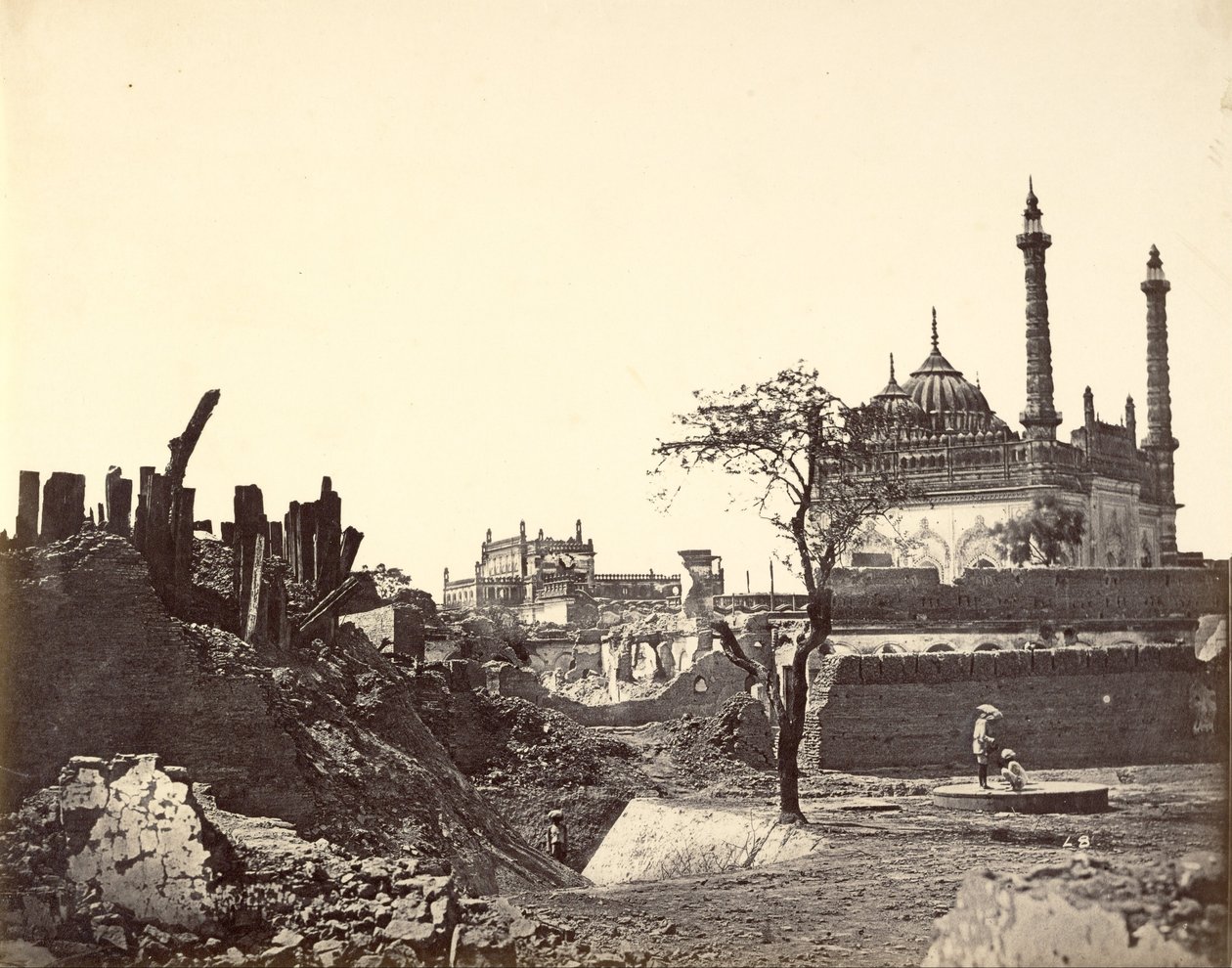 بطارية بالقرب من بيجوم كوتي. الهجوم الثاني للسير كولين كامبل في مارس 1858 بواسطة فيليس بيتو