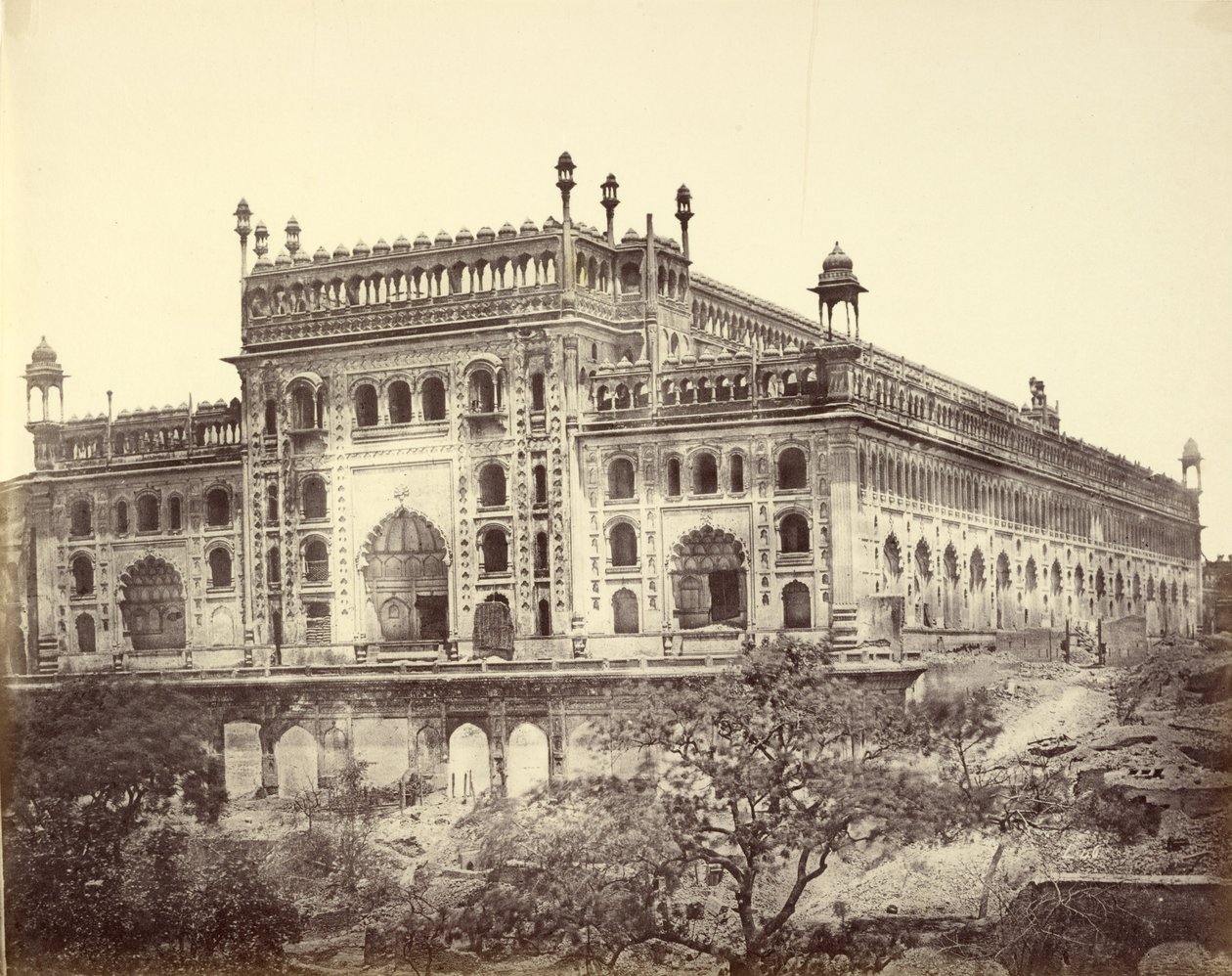 خارج Imambara Asaf-ud-Daula&39;s ، أو قبر بواسطة فيليس بيتو
