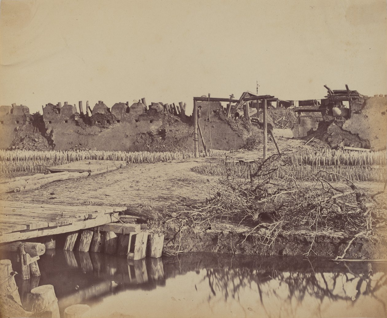 الجزء الخارجي من القلعة الشمالية يظهر المدخل الإنجليزي ، 21 أغسطس 1860 ، 1860. بواسطة فيليس بيتو