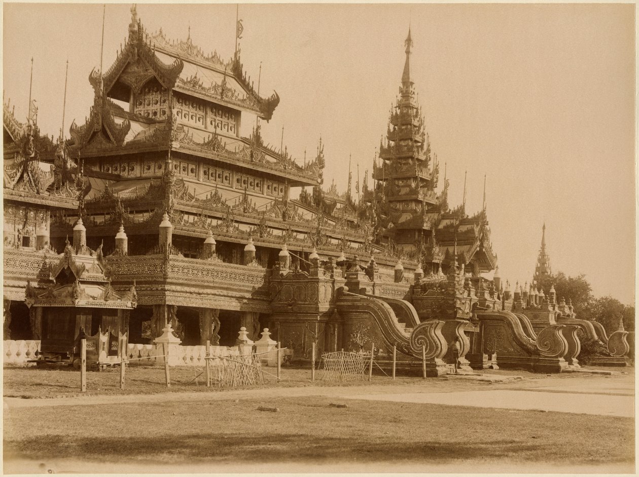 الدير Kyaung أو الدير الزجاجي ، بورما ، c.1890 (طبعة زلال) بواسطة فيليس بيتو