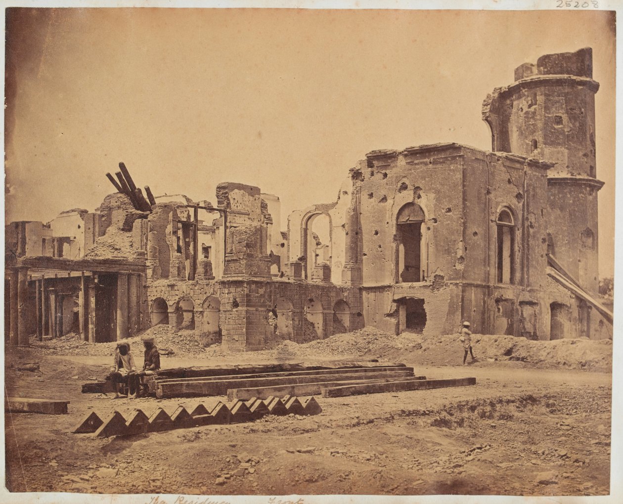الجزء الأمامي من الإقامة ، لكناو ، 1858 بواسطة فيليس بيتو