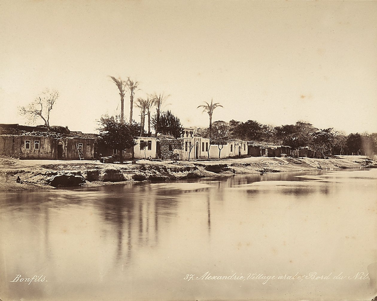 Alexandria, Egypt: an Arab village on the banks of the Nile بواسطة فيليكس بونفيس
