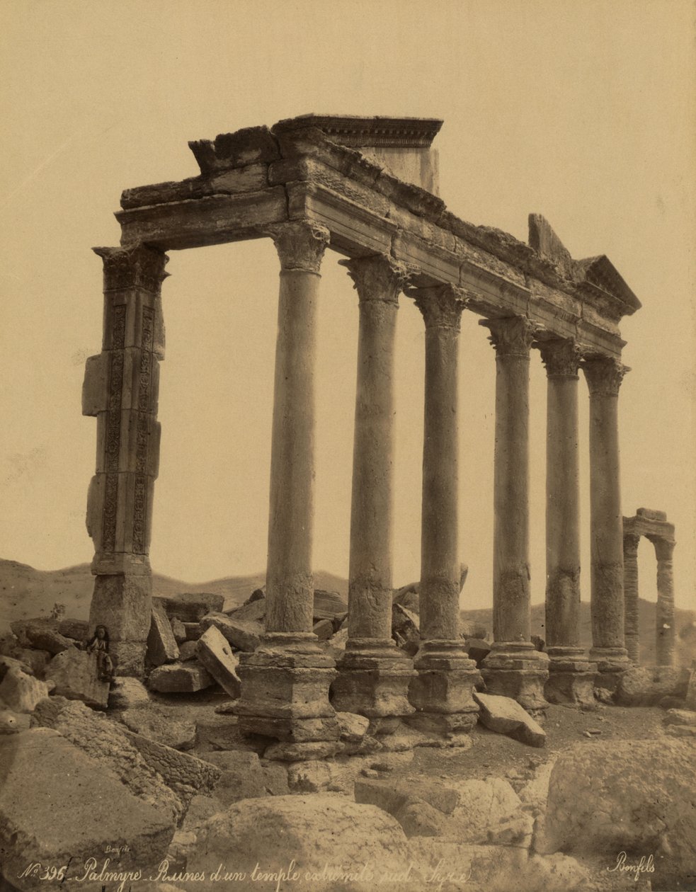 Colonnade and Remains of the Temple in Palmyra, Syria بواسطة فيليكس بونفيس
