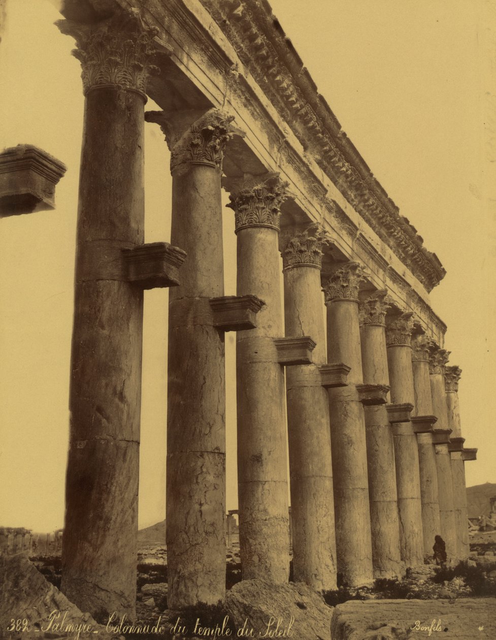 Remains of Colonnade of the Temple of the Sun in Palmyra, Syria بواسطة فيليكس بونفيس