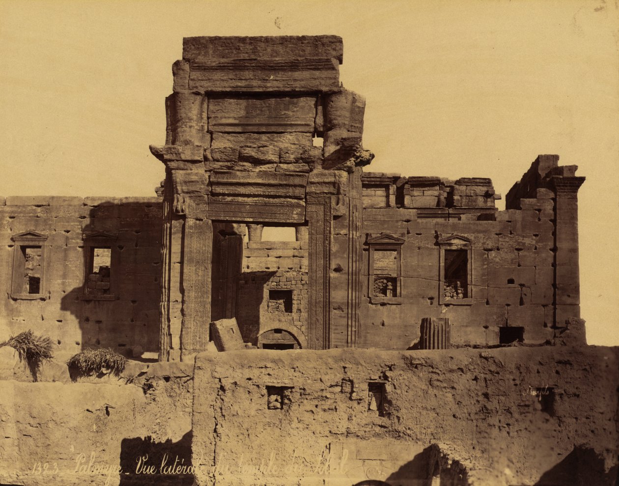 Remains of Temple of the Sun in Palmyra, Syria بواسطة فيليكس بونفيس