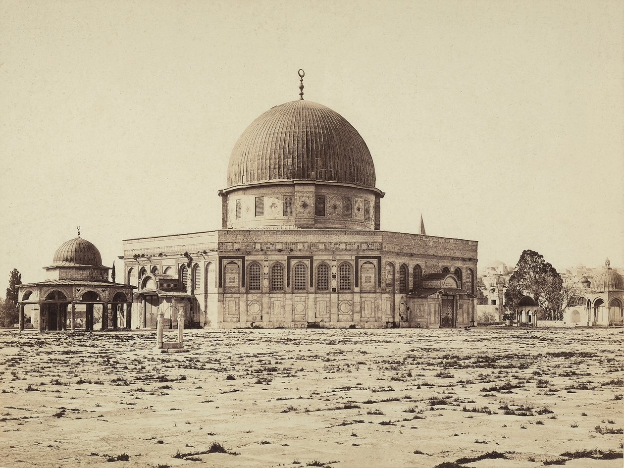 منظر لقبة الصخرة في مسجد عمر بالقدس بواسطة فيليكس بونفيس