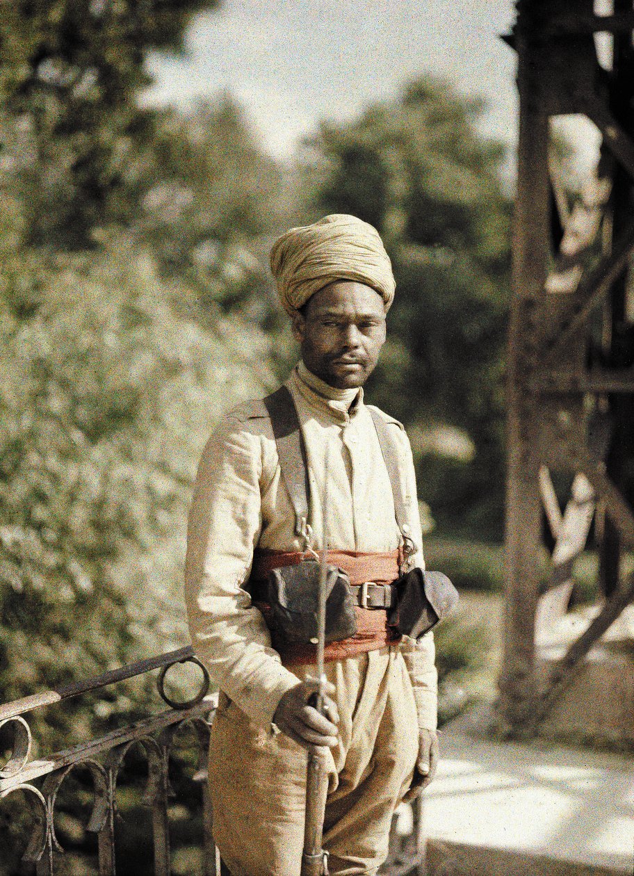 حارس جزائري على جسر ، بومير ، أيسن ، فرنسا ، 1917 (ذاتي اللون) بواسطة فرناند كوفيل