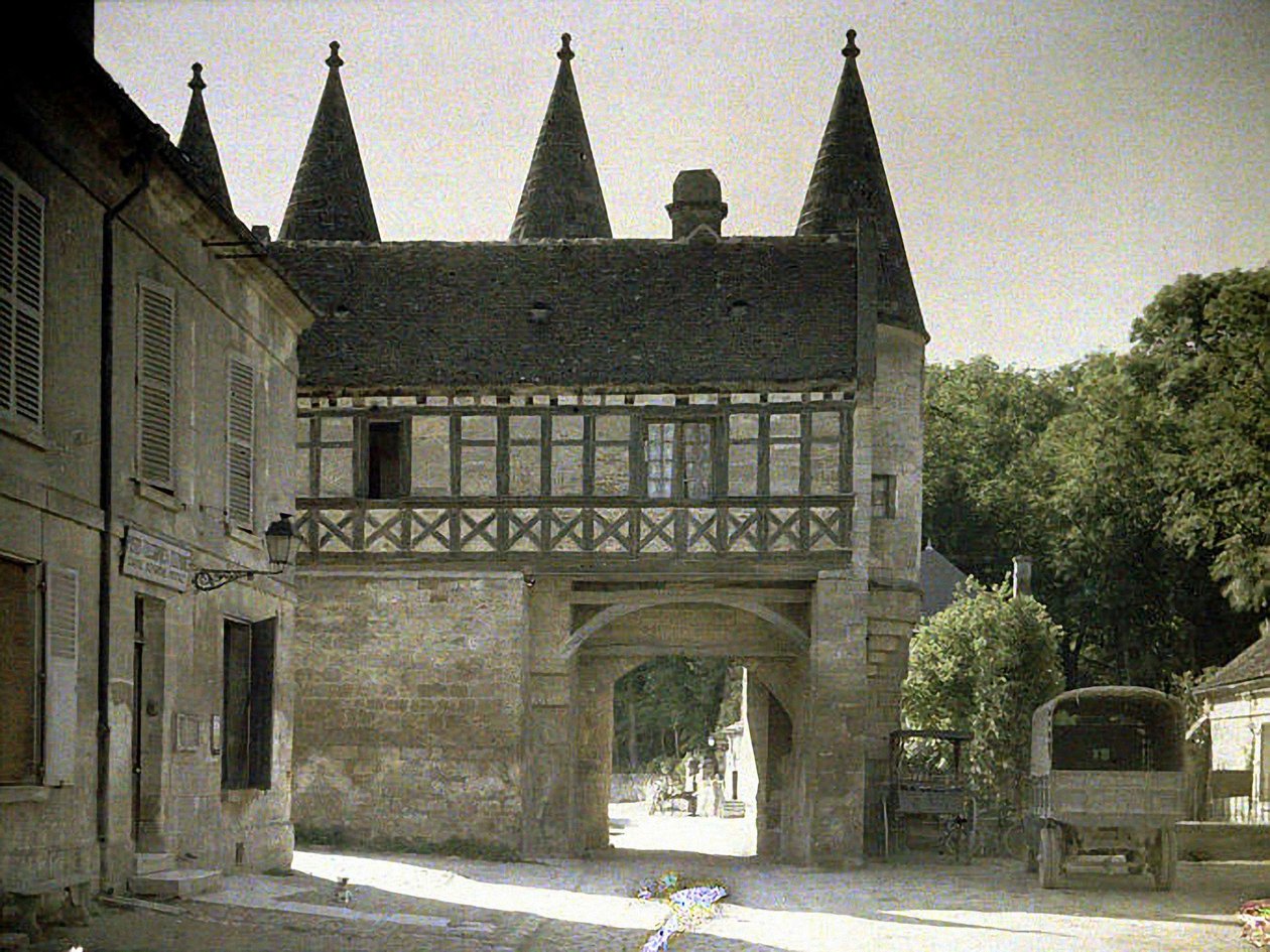 منزل قديم في Longpont ، Aisne ، فرنسا ، 1917 (autochrome) بواسطة فرناند كوفيل