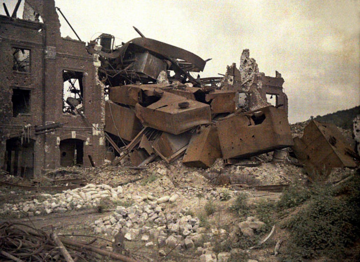 أطلال مصنع تقطير Vauxrot ، Cuffies ، Aisne ، فرنسا ، 1917 (autochrome) بواسطة فرناند كوفيل