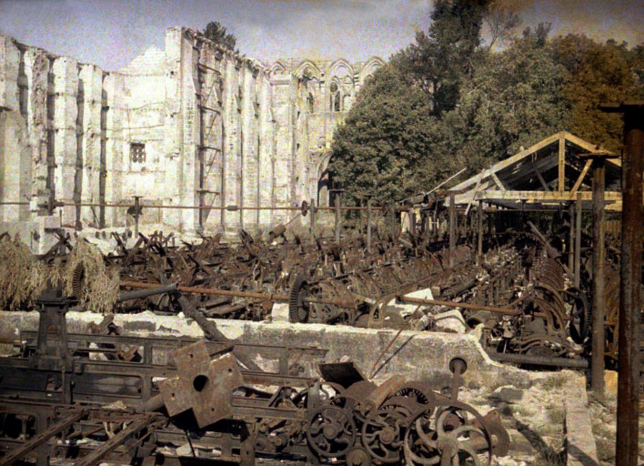 أنقاض المصنع ودير Notre-Dame d&39;Ourscamp ، دير Cistercian أحرق في عام 1915 ، Chiry-Ourscamp ، Oise ، فرنسا ، 1917 (autochrome) بواسطة فرناند كوفيل