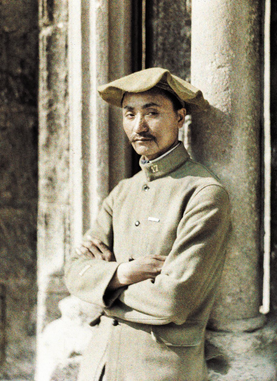 عامل من الهند الصينية على الجبهة الغربية ، سواسون ، أيسن ، فرنسا ، 1917 (تلقائية اللون) بواسطة فرناند كوفيل