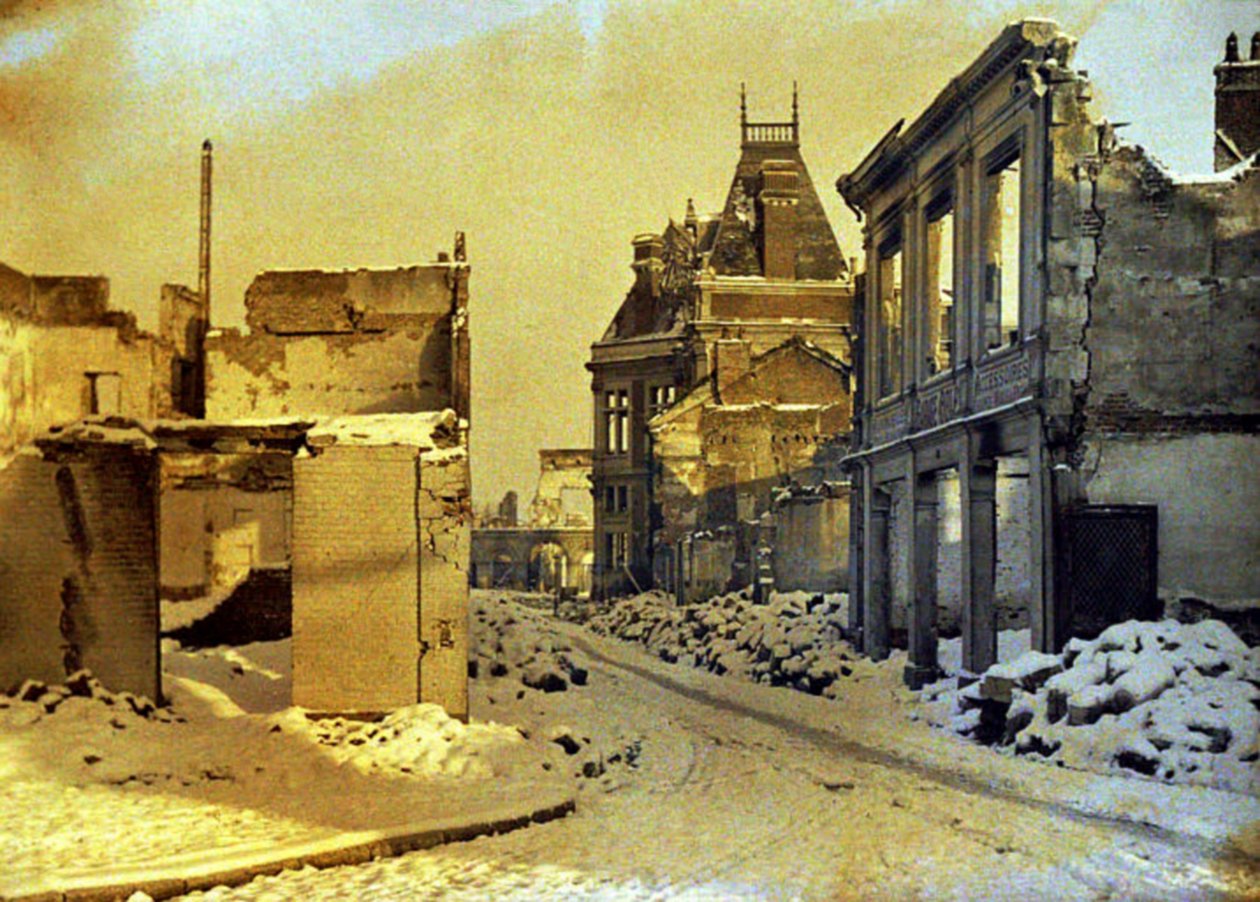 Chauny ، Aisne ، فرنسا ، 1917 (ذاتي اللون) بواسطة فرناند كوفيل