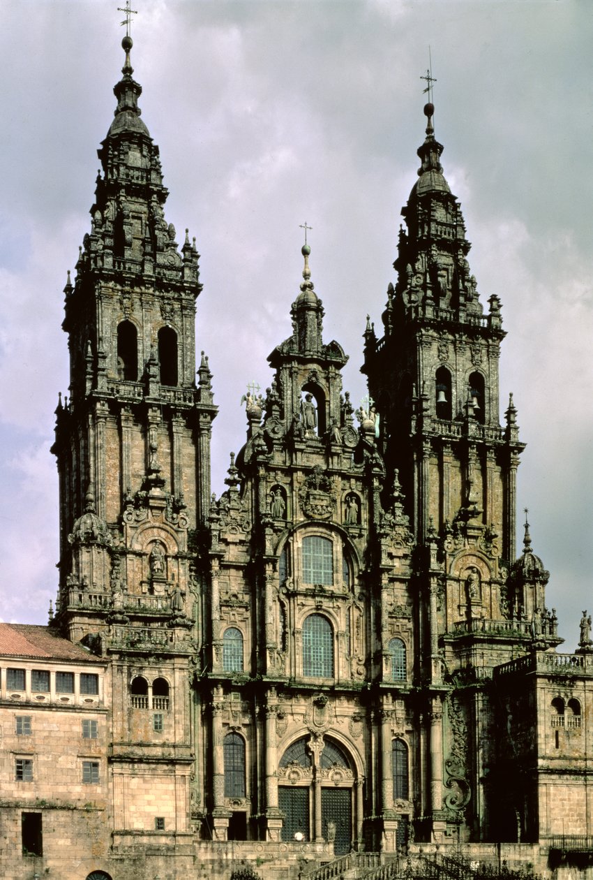 منظر للجبهة الغربية (Fachada del Obradoiro) 1738-50 (لمزيد من التفاصيل انظر 88958) بواسطة فرناندو دي كاساس نوفوا
