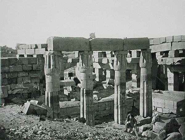 أطلال الكرنك ، طيبة ، نشرت عام 1900 (حفر ضوئي) بواسطة فلس جوبيل