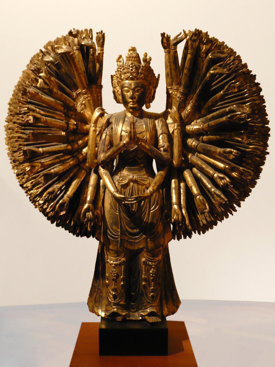 Bodhitsattva Avalokitesvara (Guanyin) ، الصين ، Five Dynasties ، 907-960 (خشب لامع وذهبي) بواسطة مدرسة خمسة سلالات الصينية