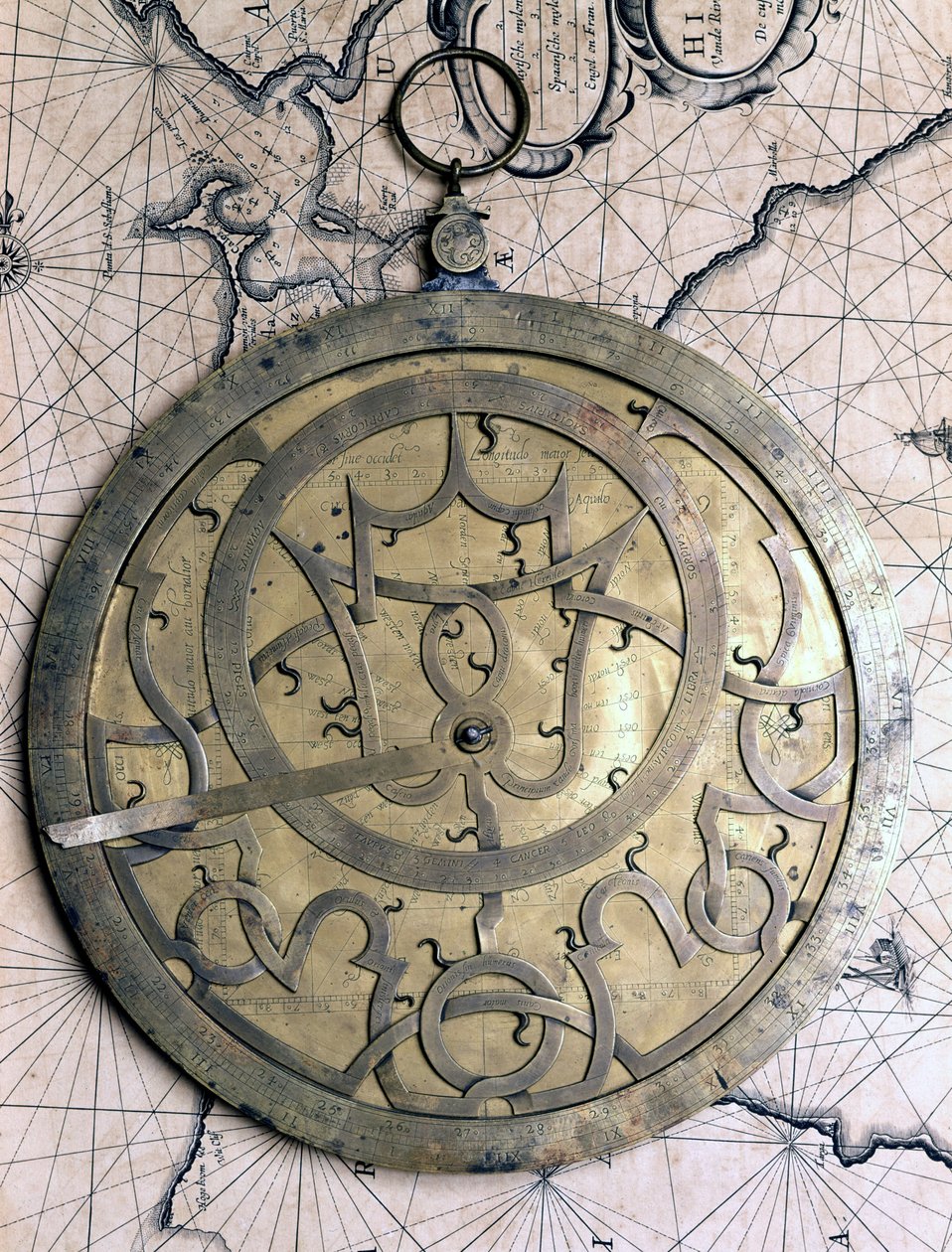 الإسطرلاب الفلمنكي (لوفين) من القرن السادس عشر ، متحف ديل كاستيلو ، ميلانو بواسطة المدرسة الفلمنكية