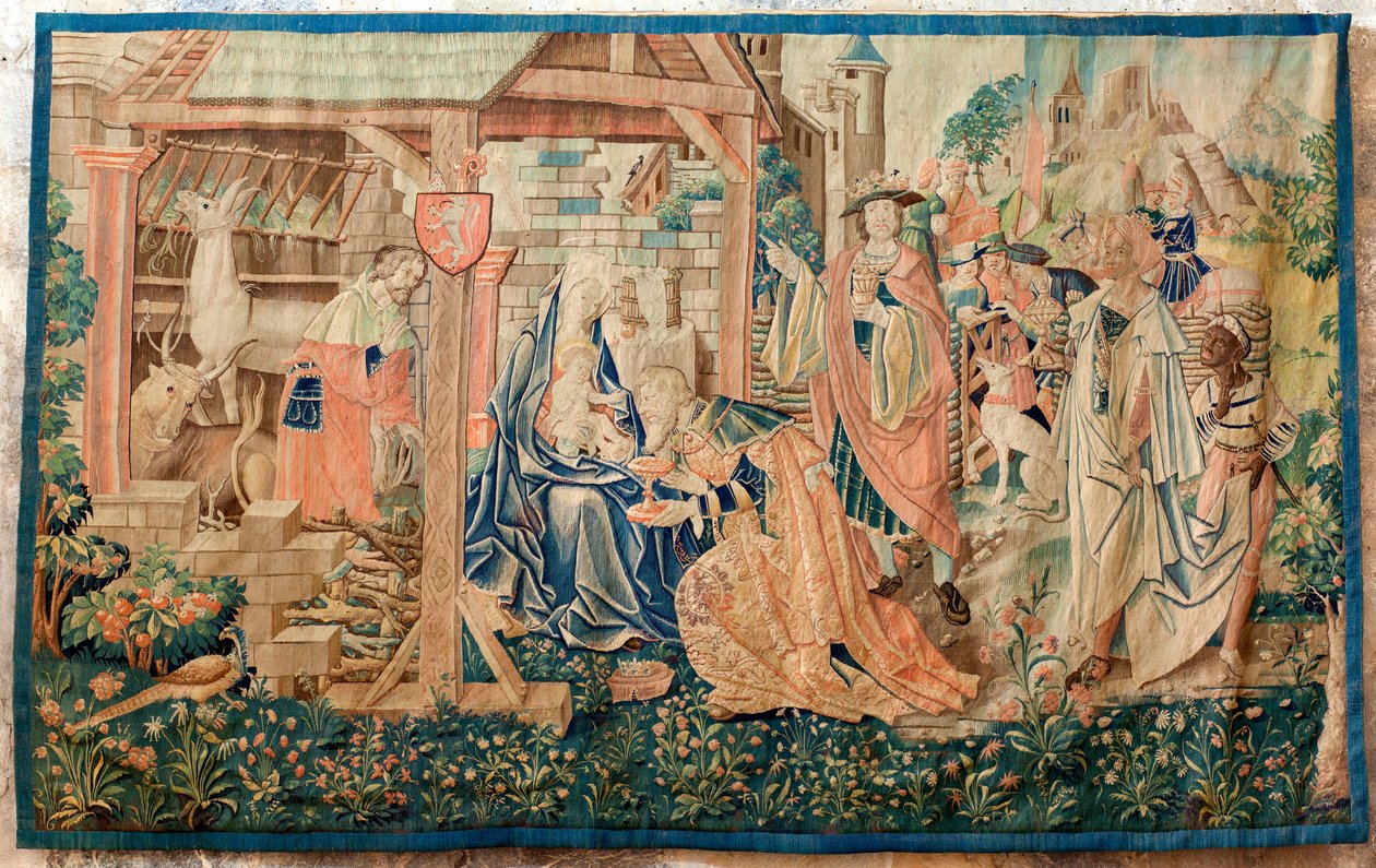 كاتدرائية سابقة (Ancienne cathédrale Notre-Dame). مجموعات المتحف. نسيج فلمنكي. عبادة المجوس. قيادة الأسقف جان دي موليون. جزء من سلسلة معلقة في الأصل فوق مقاعد jubé (شاشة حمراء). القرن السادس عشر. بواسطة المدرسة الفلمنكية