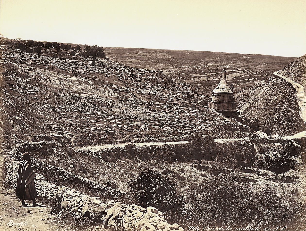 منظر بانورامي لوادي Cedron أو Josafat مع قبر أبشالوم في ضواحي القدس. ماس ينظر إلى المنظر من الشارع بواسطة فيليكس بونفيس