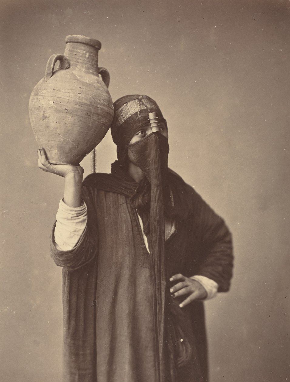 ناقل مياه بالقاهرة ، ح. 1870. بواسطة فيليكس بونفيس