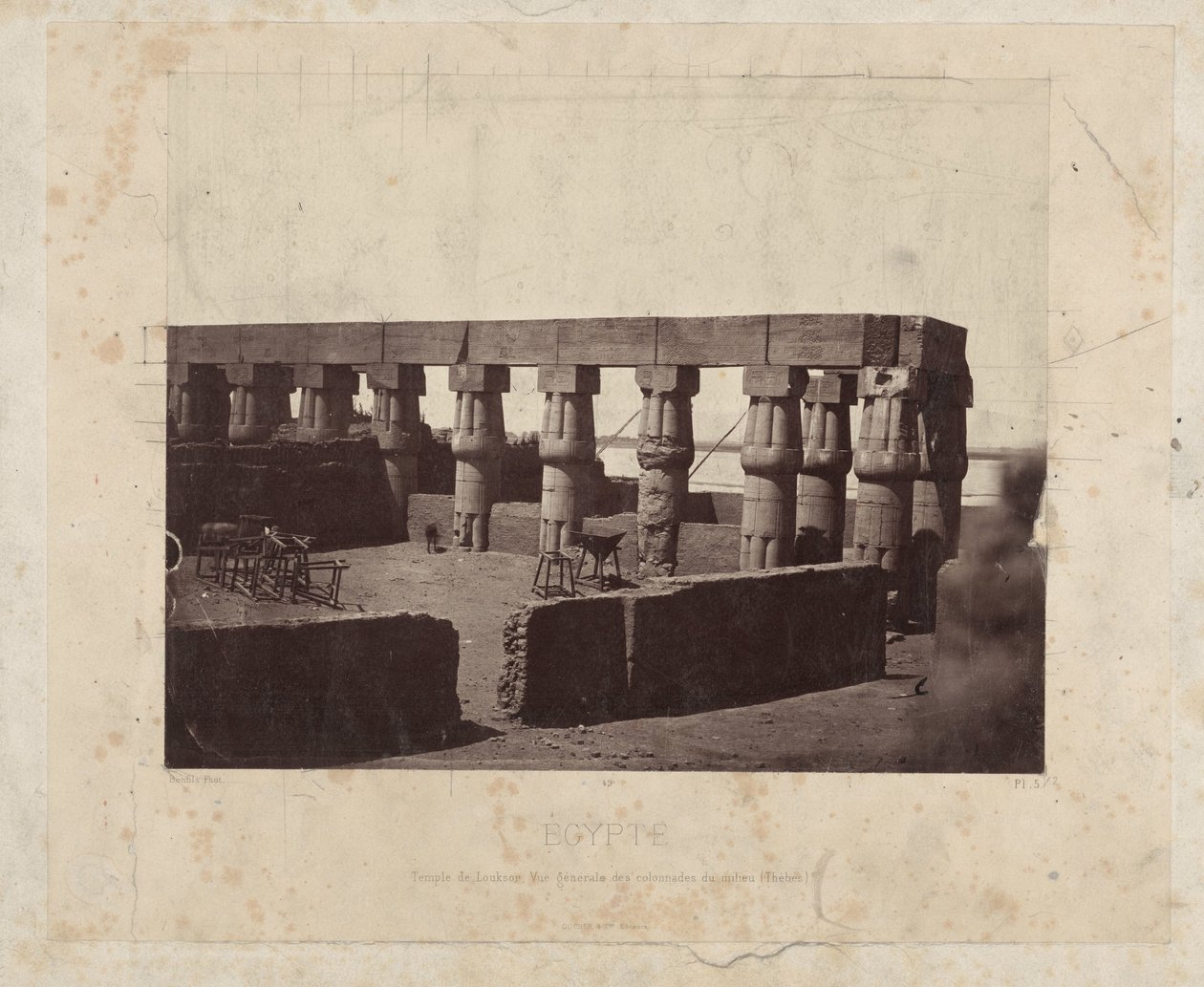 مطعم Restanten van de Luxortempel معبد الأقصر ، منظر عام للأعمدة الوسطى (طيبة) (العنوان على القطعة) مصر (عنوان المسلسل على الكائن) بواسطة فيليكس بونفيس