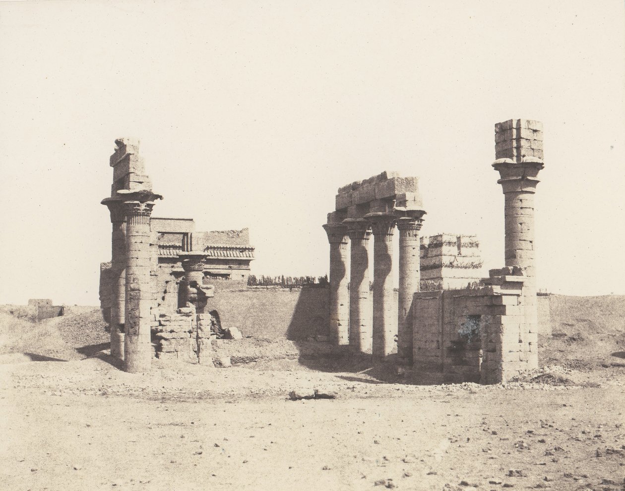 Erment Hermonthis ، Vue Générale des Ruines -Temple et Mammisi ، 1851-52 ، طبع 1853-54. بواسطة فيليكس تينارد