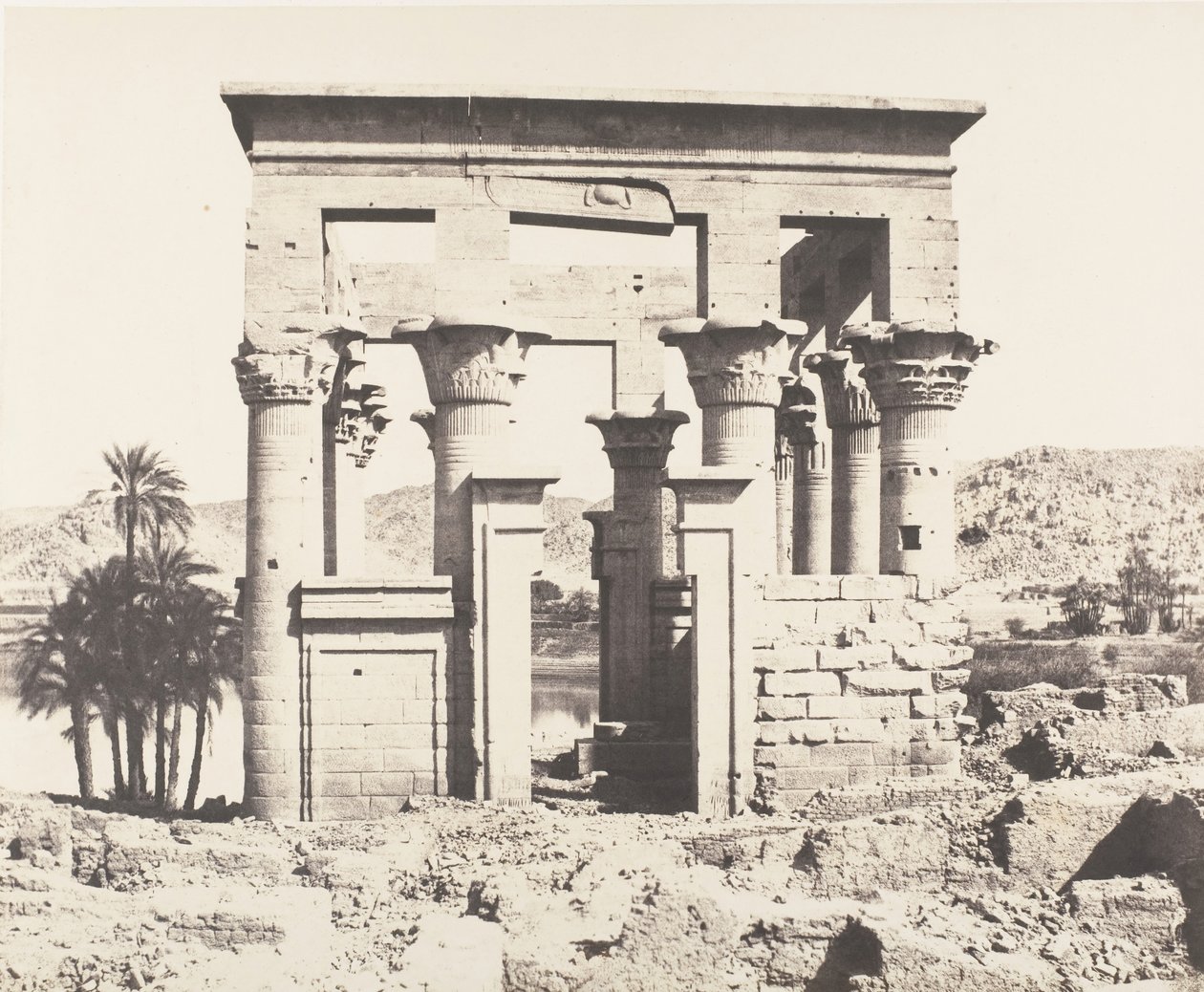 جزيرة Fileh Philæ ، مبنى من الشرق - الواجهة الغربية - منظر من P ... ، 1851-52 ، طبع 1853-54. بواسطة فيليكس تينارد