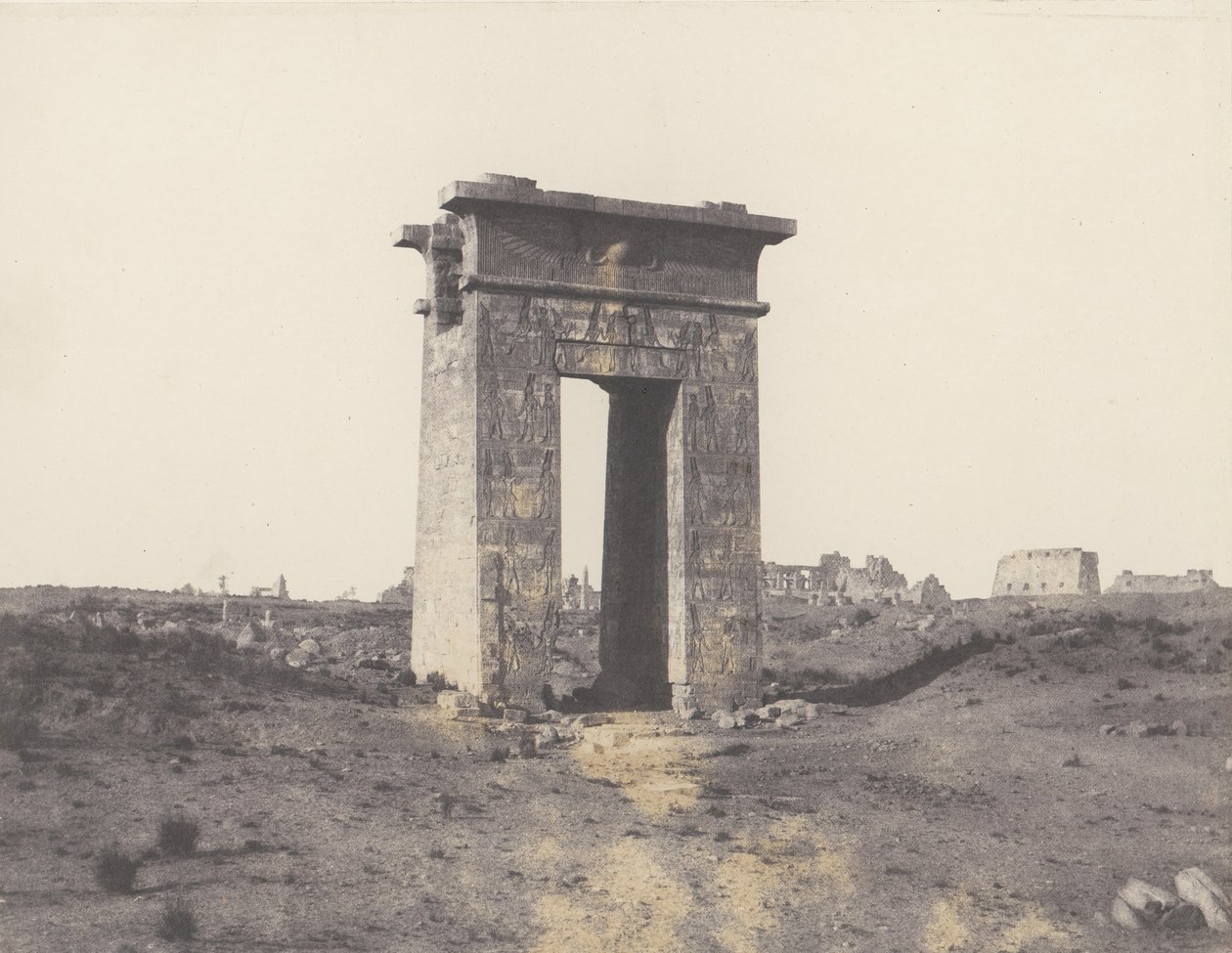 الكرنك طيبة ، البوابة الشمالية العظيمة التي شوهدت من النقطة X ، 1851-52 ، طبعت 1853-54. بواسطة فيليكس تينارد