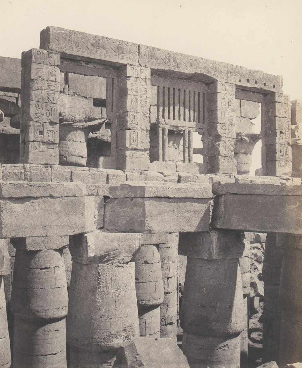 الكرنك طيبة ، القصر - قاعة الأعمدة - النوافذ وعواصم ... ، 1851-52 ، طبعت 1853-54. بواسطة فيليكس تينارد