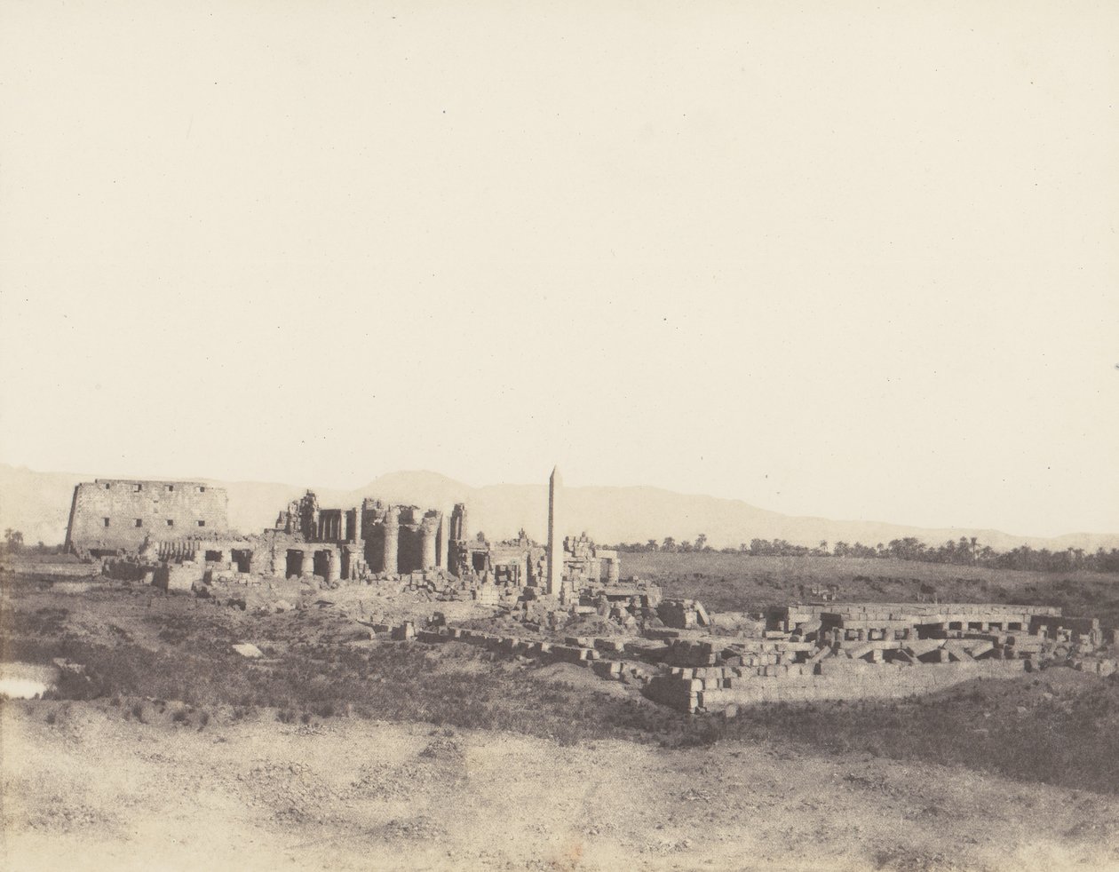 الكرنك طيبة ، منظر عام للآثار المأخوذة من الجنوب الشرقي ، في T ، 1851-52 ، طبعت 1853-54. بواسطة فيليكس تينارد
