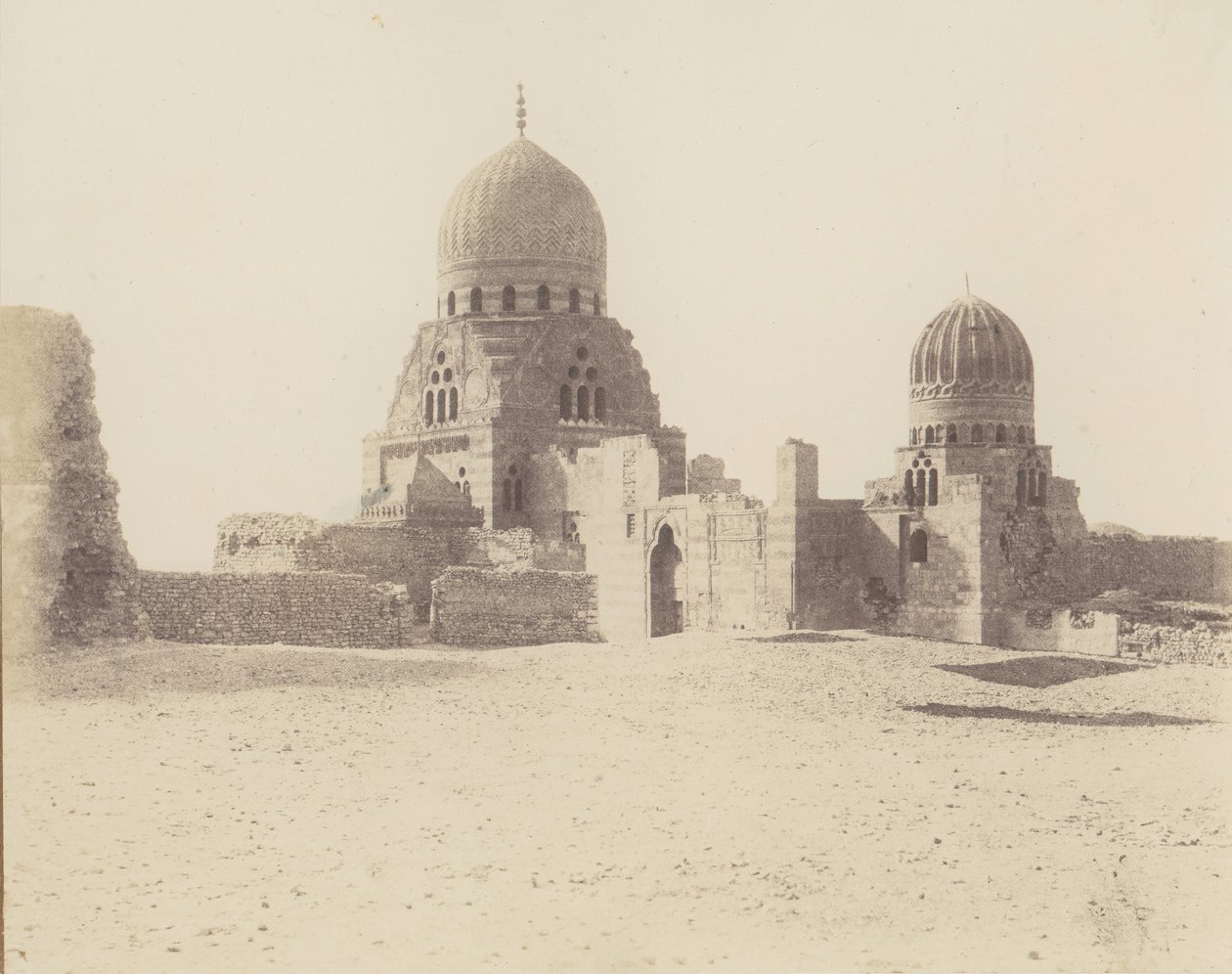 القاهرة ، مقابر سلاطين المماليك ، 1851-52 ، طبعت 1853-54. بواسطة فيليكس تينارد