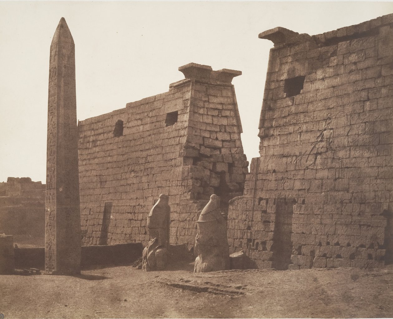 الأقصر طيبة ، البناء المسبق - الصرح العملاق والمسلة ، 1851-52. بواسطة فيليكس تينارد