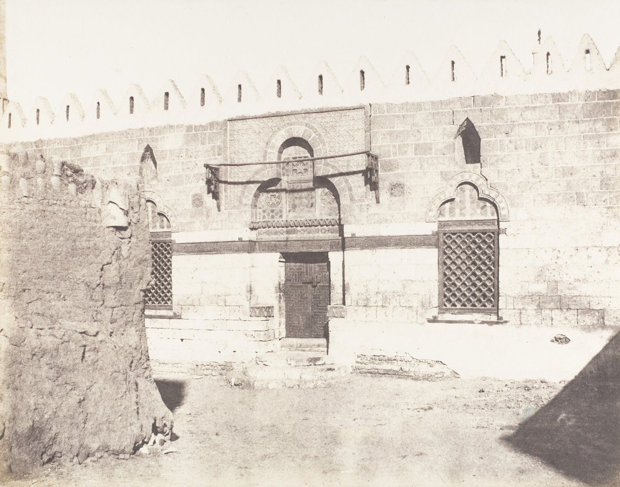 سعادج ، قبر مراد بك - مدخل المسجد ، 1851-52 ، طبعت 1853-54. بواسطة فيليكس تينارد