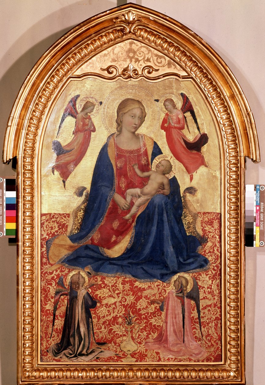 "العذراء والطفل والملائكة" (عذراء وطفل مع ملائكة) تمبرا على الخشب بواسطة Guido di Pietro (أو Fra Giovanni da Fiesole) قال Fra Angelico أو il Beato (1400-1455) 1425 Dim. 81x51 cm متحف المحبسة ، سان بطرسبورج بواسطة فرا (1387-1455) انجيليكو