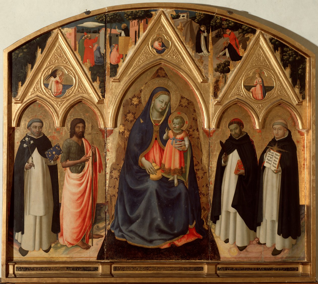 Virgin and Child surrounded by St. Dominica, St. John the Baptist, St. Thomas Aquinas and St. Peter martyr. (St. Peter of Verona Triptych, tempera on panel بواسطة فرا أنجيليكو