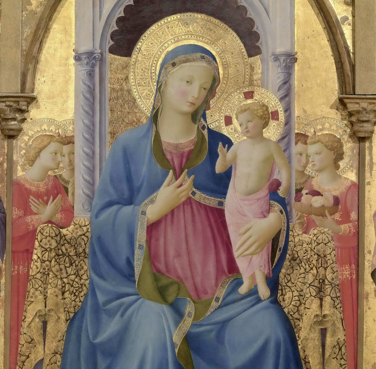 العذراء والطفل. Cortona Polyptych تفاصيل اللوحة المركزية ، حوالي 1437. بواسطة Fra Giovanni Angelico da Fiesole