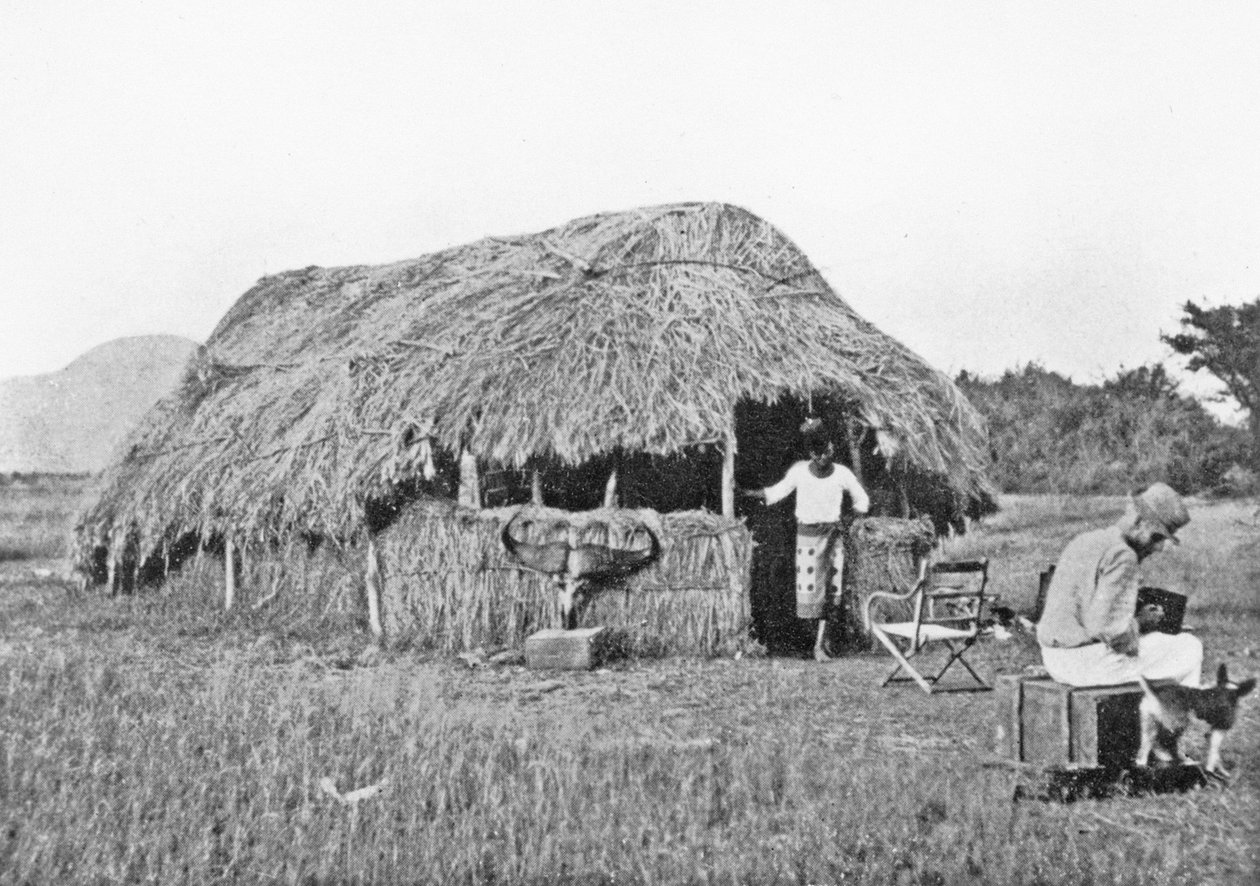 منزلي في المخيم في جواسو نيرو ، من "Big Game Shooting on the Equator" ، 1908 بواسطة فرانسيس آرثر ديكنسون