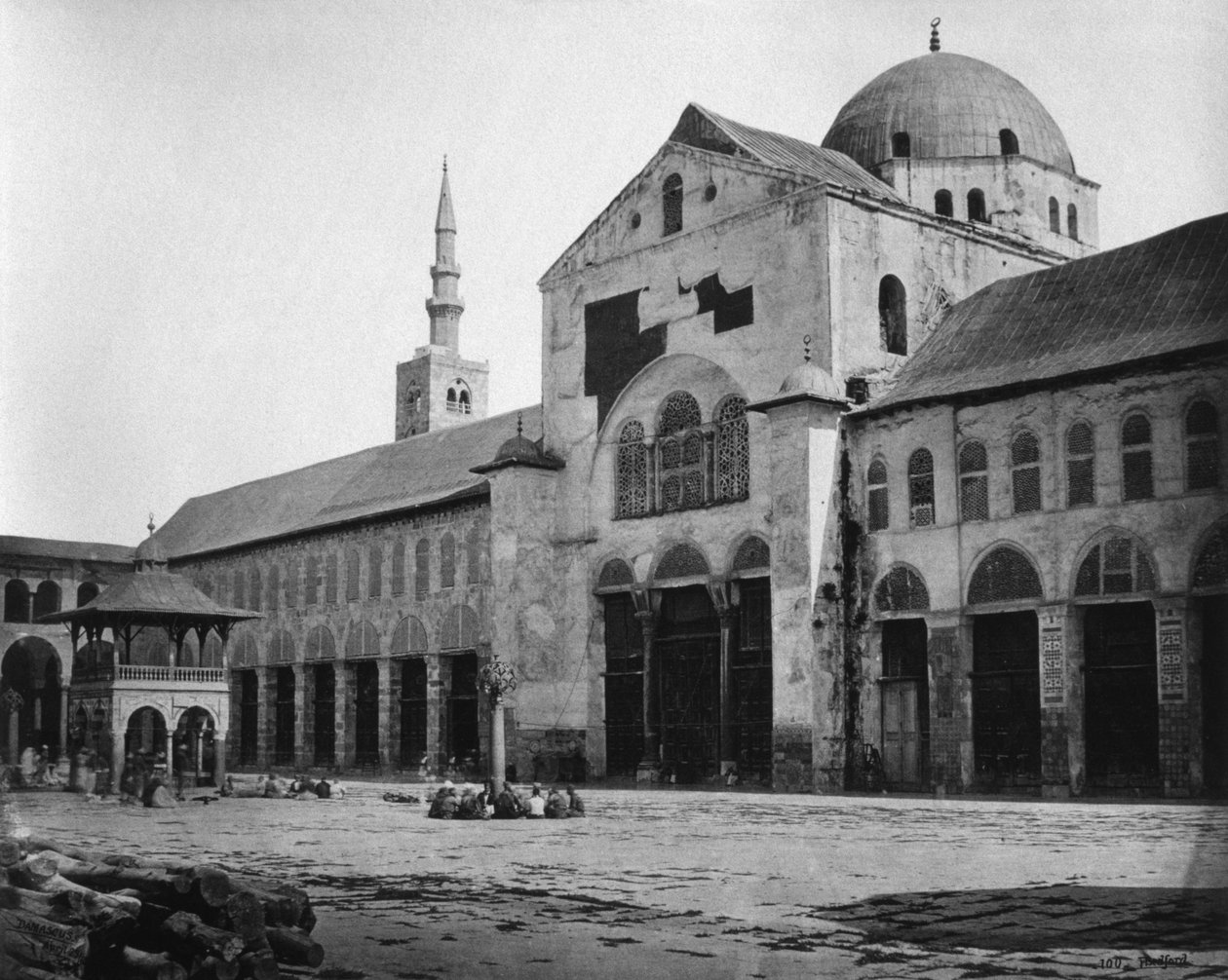 منظر خارجي لقاعة الصلاة ، الجامع الأموي ، دمشق ، سوريا ، 1862 بواسطة فرانسيس بيدفورد