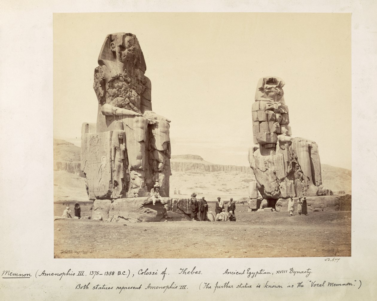 تمثال ممنون ، تماثيل أمنحتب الثالث ، الأسرة الثامنة عشر ، 1375-1358 قبل الميلاد ، طيبة ، 1862 (صورة بني داكن) بواسطة فرانسيس بيدفورد