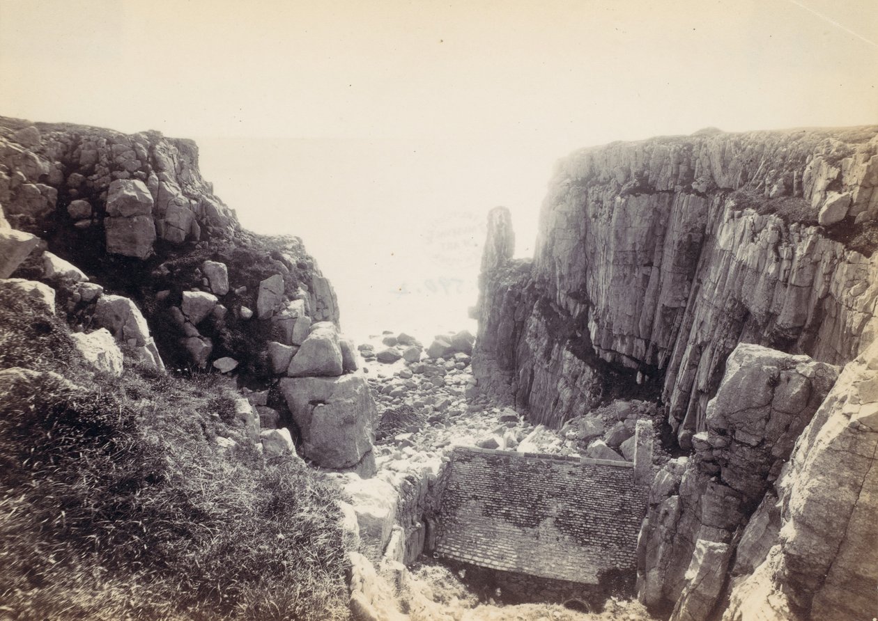 [Rocky Inlet with Seascape] ، 1870. بواسطة فرانسيس بيدفورد