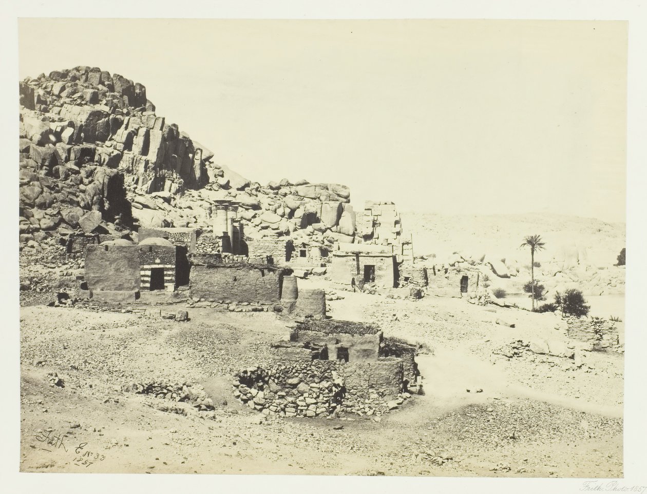 الآثار في Biggeh ، مقابل Philæ ، 1857. بواسطة فرانسيس فريث